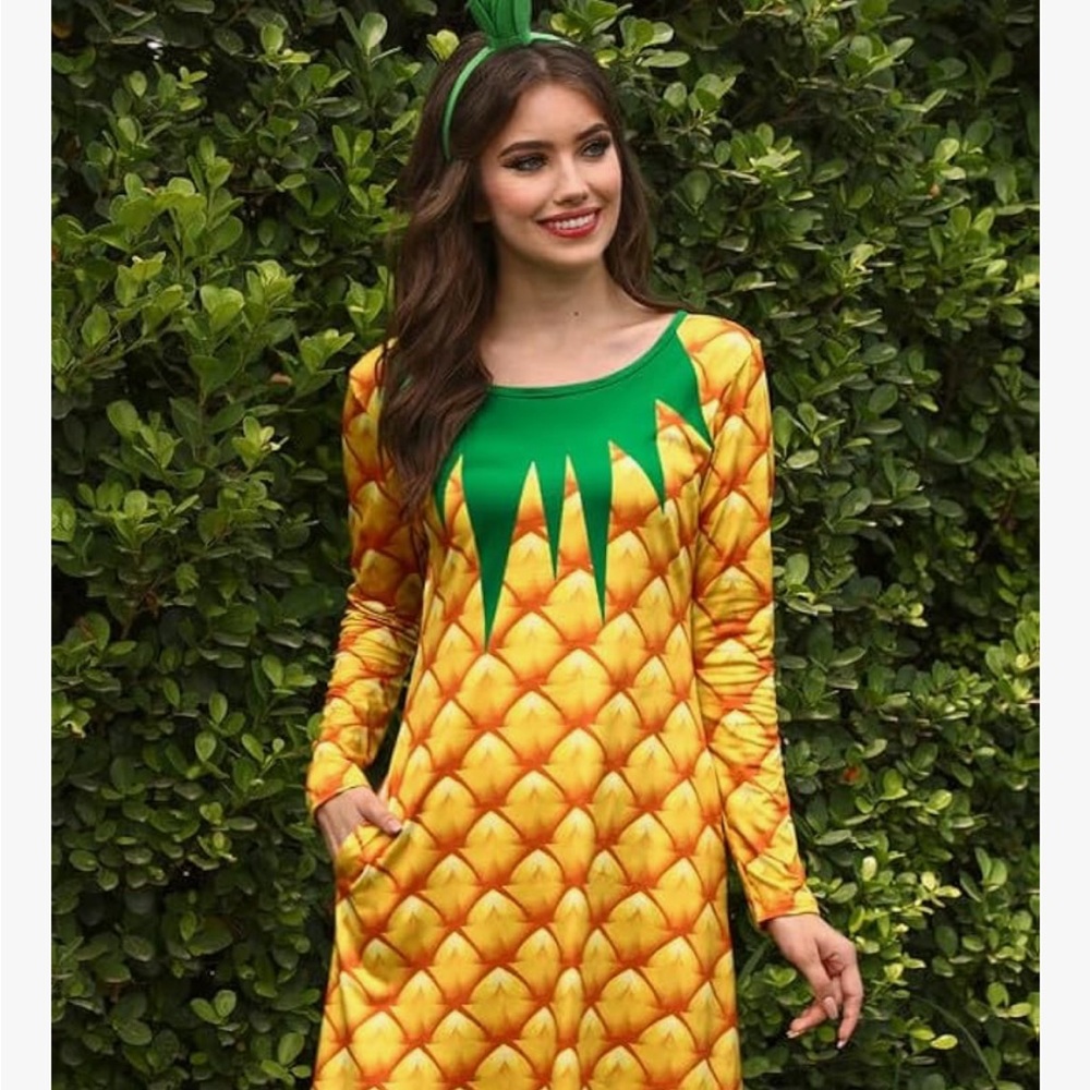Women’s Dress costume 
Size M (NWT) Dress Pineappe
Perfect for Halloween!!!!